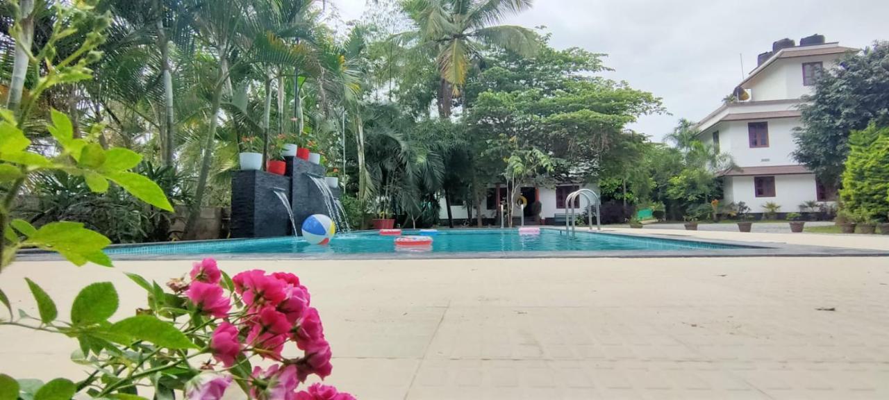Three Roots Holiday Home Resort 술탄 바테리 외부 사진